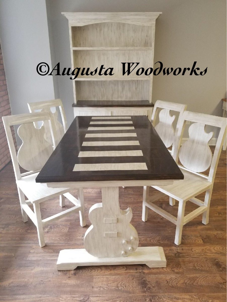 AugustaWW4015's tweet photo. The worlds only Gibson Les Paul Guitar Table Set #gibsonguitar #guitarplayer https://t.co/ZAgrCLM5OK