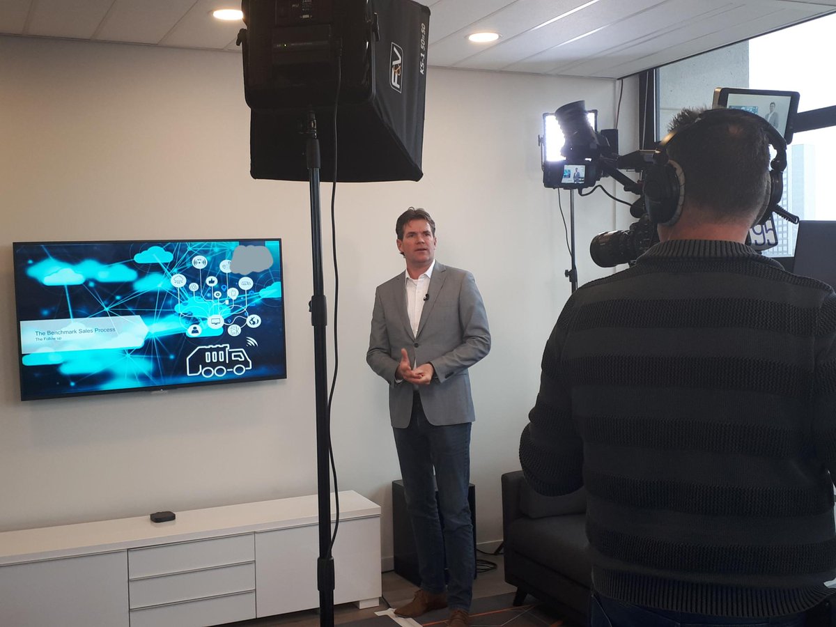 prospexNL's tweet photo. Video op niveau! Thijs van Hofwegen houdt een Engelstalige sales training voor één van onze klanten.

#sales #training #b2b #trainer #video #crew #relatieverkoop https://t.co/d536nQAD6U