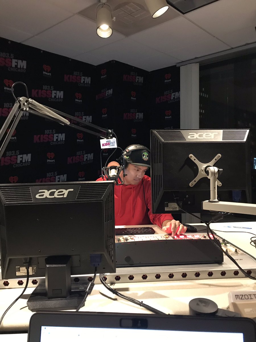 kaelinfahreal's tweet photo. .@RufioRadio has the sads listening to audio from the #Bears game #noseñor #chicagochicago https://t.co/6Q9kZNYGoe
