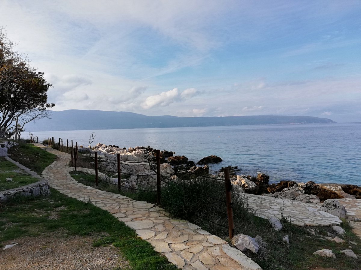 CGlavotok's tweet photo. We hope for as many sunshine days as possible in 2019! ☀️😍😃
#camping #glavotok #islandkrk #Croatia #sun #sea #fulloflife #nature #visitkrk #season2019 https://t.co/cETYGKu74L