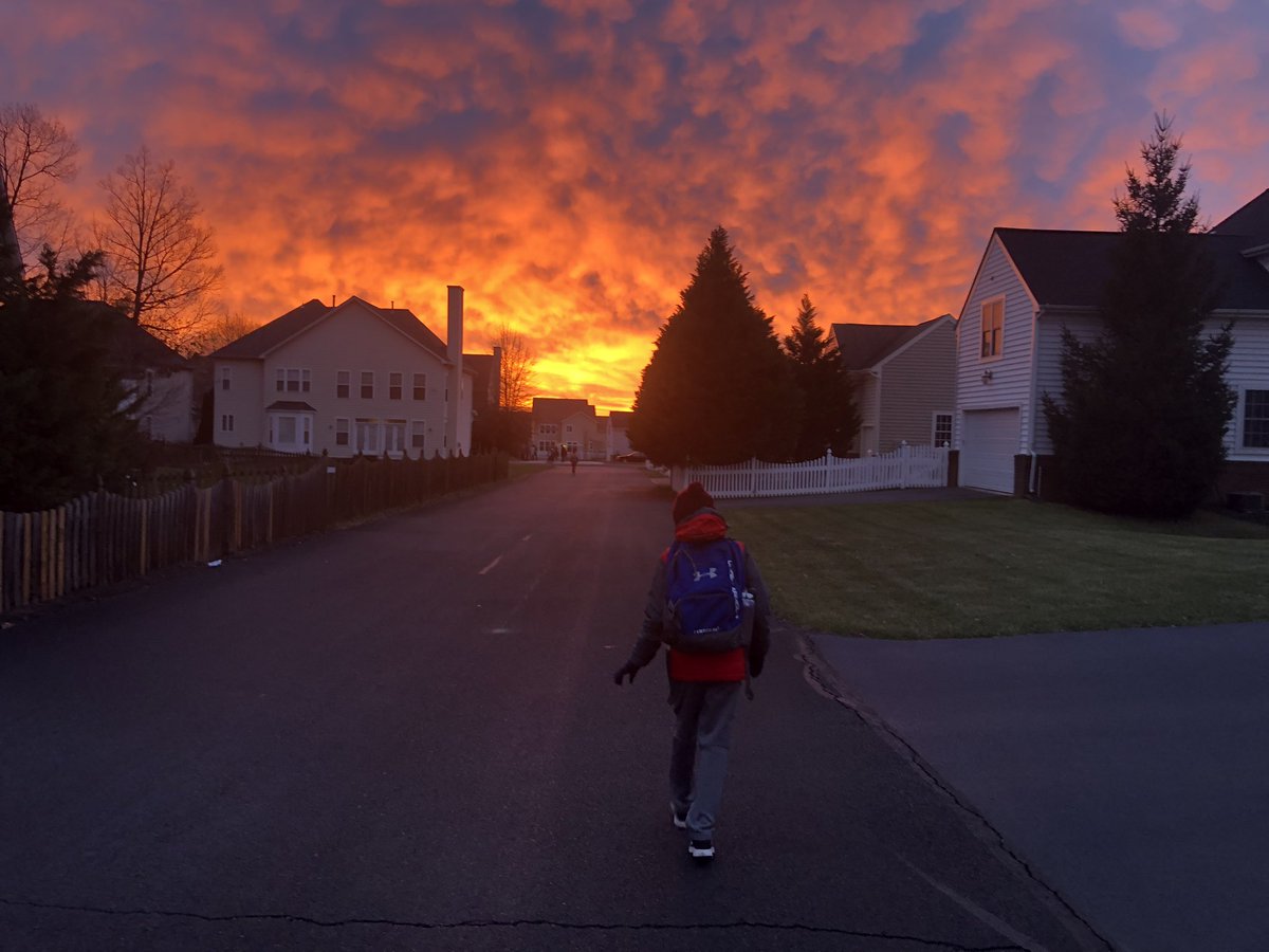 emcpikejr's tweet photo. Beautiful skies this morning! #fieryClouds @nbcwashington @capitalweather https://t.co/4R85zx3XNZ