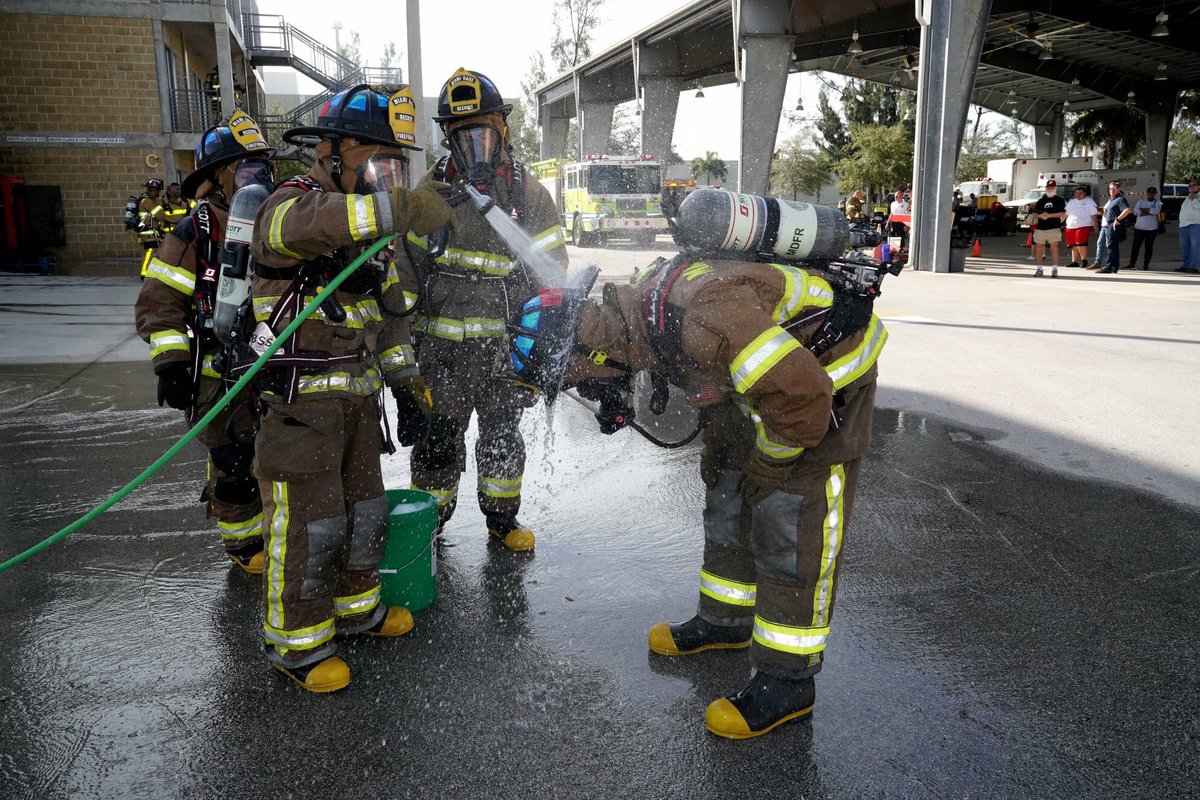 MiamiDadeFire's tweet photo. With three weeks to go before graduation, #MDFRClass136 completed their first live burn at the #MDFR Training Center this past Friday in preparation for their new careers protecting the residents of #OurCounty. #MDFRTraining https://t.co/XUHOS38GWo
