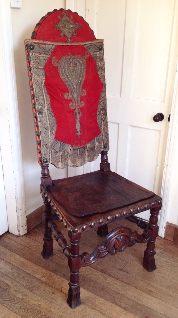 #antique #spanishchair #peninsularwar #militaryuniform #spanishantiques #militaryquilting #antiqueupholstery #antiquechairs #antiqueuniforms #antiquefurniture #antiqueinteriors #chairs #Spain #grenadierguards #collectables #uniqueantiques facebook.com/JudiSmithAntiq…