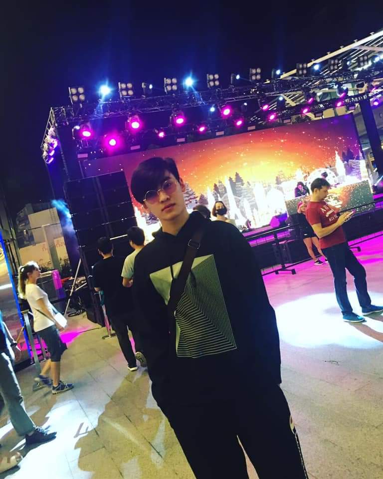 LoveIsAIIAr0und's tweet photo. น้องแฟ้ม ปี 1 com science มศว. คือดีมากกกกกก แบบ น้องควรดังอ่ะ #SWUcuteboy #comsciswu #มศว https://t.co/KTgCKVaanC