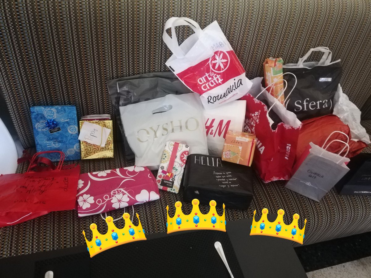 JuanAlonsoESP's tweet photo. Los Reyes Magos pasaron por @HotelPAX Guadalajara y nos dejaron regalitos @RFEVB @VoleyFemAbs https://t.co/aArKmDxy4N