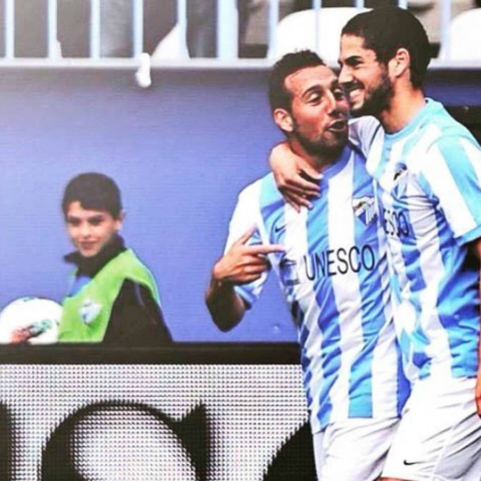 MercaGol's tweet photo. LA POSTAL DEL DÍA: Isco y Santi Cazorla celebrando un gol en el Málaga, al fondo como recoge pelotas, Brahim Díaz, el nuevo fichaje del Real Madrid. https://t.co/W4MCQNazPq