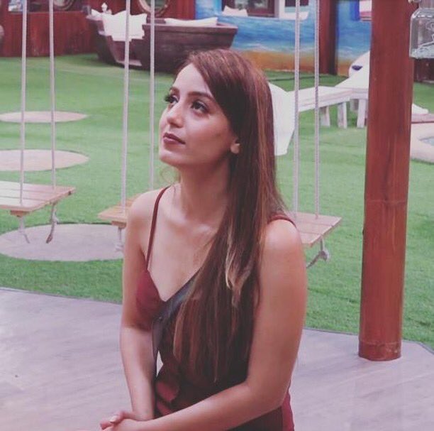 TeamSrishtyRode's tweet photo. Looking Up To God’s Big Plan, with patience and gratitude ❤️🙏
His Magic unveils soon, keep the trust❤️😍
@SrSrishty 
#SrishtyRode
#OneForTheRode
#MuchLoveAlways https://t.co/iZobrtAPad