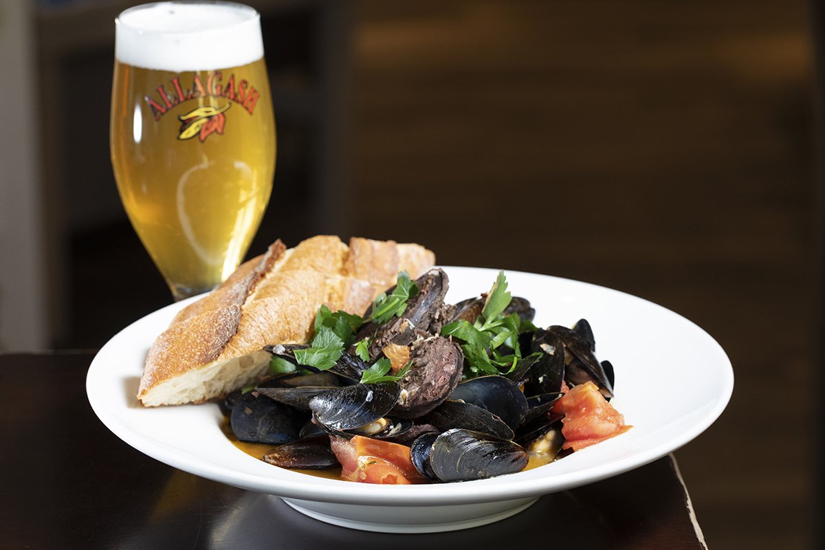 Help us welcome back Mussel Mondays! Enjoy a a bowl of steamed mussels + an <a href="/AllagashBrewing/">Allagash Brewing Co</a> White for just $13 every Monday at #SMNaperville!