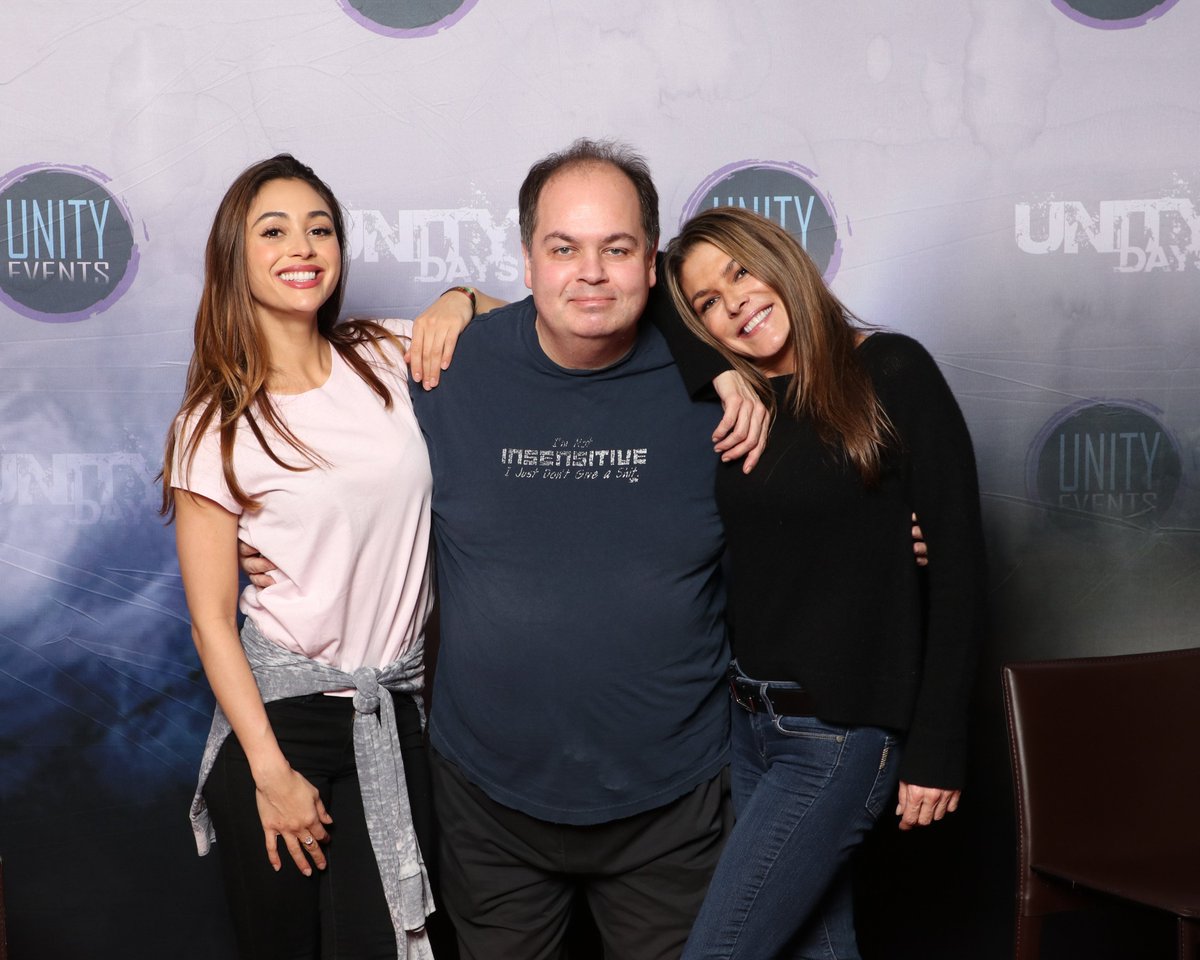 BastardSonVan's tweet image. The very hot @ItsPaigeTurco and @linzzmorgan with me at #UNITYDAYS2019
