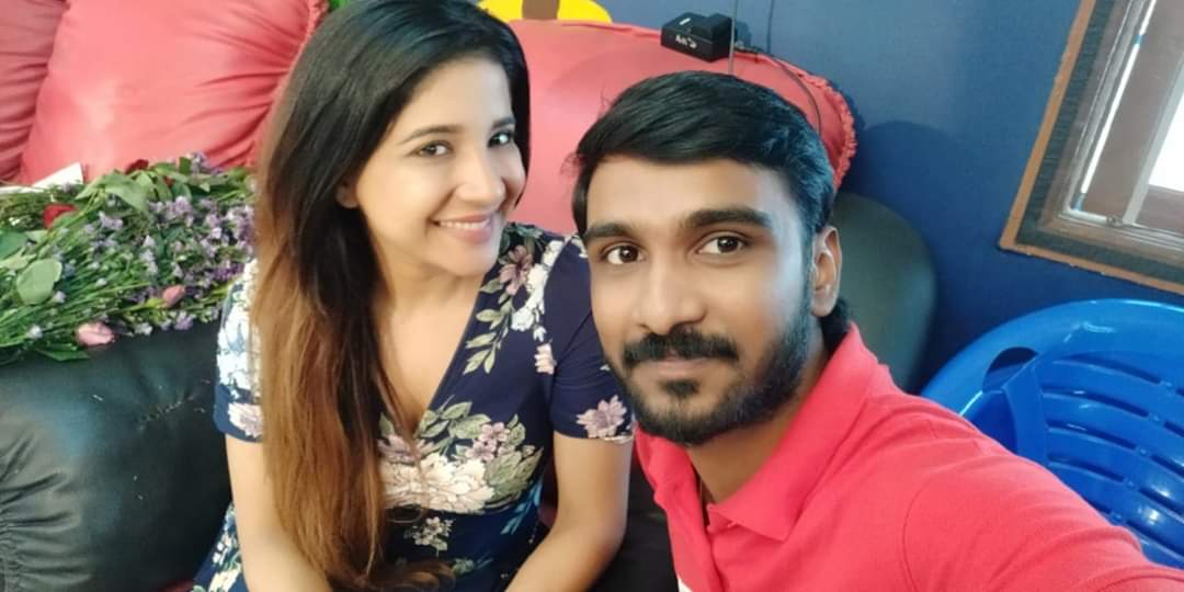 vimalraj9524's tweet photo. When Smiles spread spending good Times with These special Chlidrens😍😍😍😍 
#Addingsmiles #HappinessFactory Shoot😍👍
Thank u so much @ImSakshiAgarwal For bringing smiles to our face 😊👍
@adding_smiles @Kavipriyaa https://t.co/FBwEpr8sUD