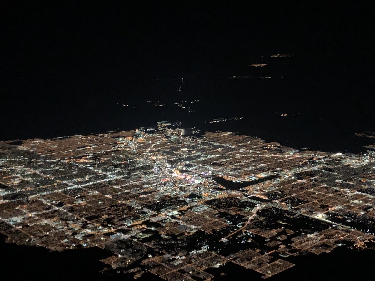 pascalrs's tweet photo. Los Angeles, so huge, and Las Vegas (hello #CES2019), with nothing but dark outside, taken from 35000 feet. You can clearly spot the Strip. Not clear enough for the @Bellagio water show, though... #pilotview #AF077 https://t.co/JOL7aby5H4