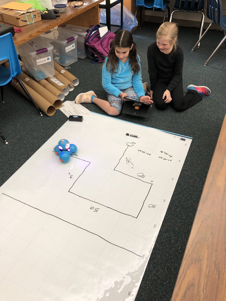 AbrahamsoKelly3's tweet photo. Thank you @mannausau for a great time with DASH!! So much thinking going on!! #noplacelikekelly https://t.co/RwKpbMUX1Z