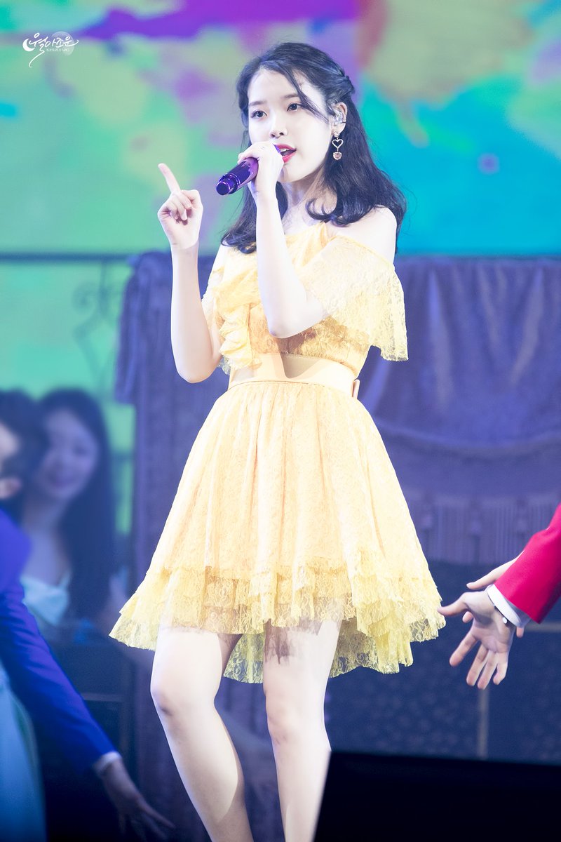 dnjfdkwhdns's tweet photo. 190105 dlwlrma in 제주 - 5
노란옷의 눈을 뜬 아이유

#IU #아이유 https://t.co/fAutx8KPZh