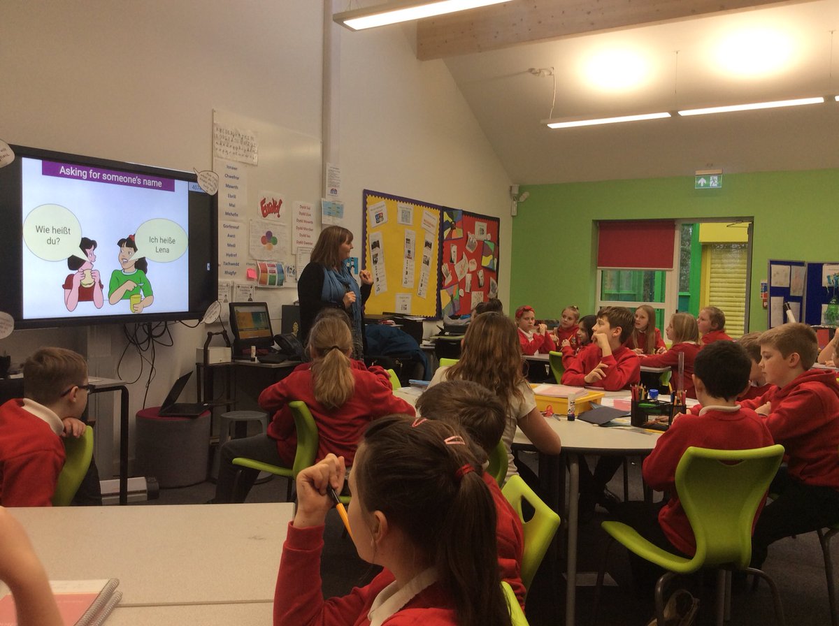 mrsnunderwood95's tweet image. Hallo, Guten Tag! 14AP are taking part in some transition work with Abersychan today. We are learning to speak German. #workingtogether #learningnewlanguages @garntegprimary @Abersychansch