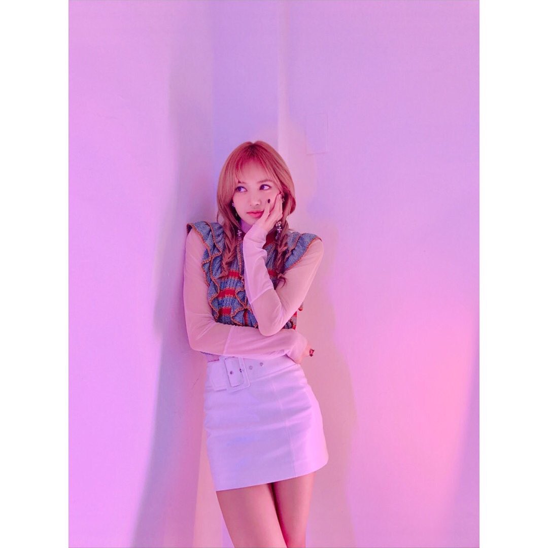 chinnamon39's tweet photo. เล่าเรื่อง #RespectLisa ให้เพื่อนเกาฟัง (นางไม่ใช่ติ่งบพ.) เพื่อนตกใจมากๆ และขอโทษแทนแอคนั้น นางถามว่า ทำไมเค้าใช้คำว่า “we” แทนตัวเอง นางโกรธมากที่มาเหมารวมแบบนี้ เพื่อนผญ.เกาของเราทุกคนชอบลิซ่ามาก ส่วนเพื่อนผช.ก็ไม่เคยเหยียดเลย อยากให้น้องรู้ว่าคนเกามีคนชื่นชมหนูอีกเยอะนะคะ 💜 https://t.co/zPLSMmRwYX