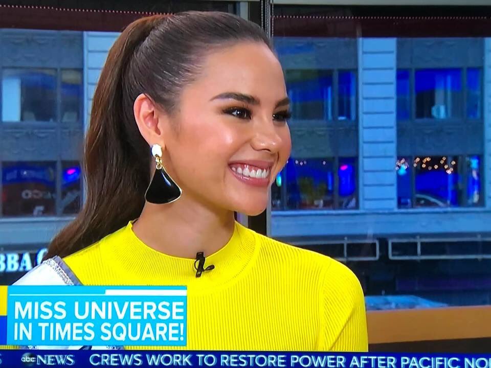 heymoxy's tweet photo. My Queen, Miss Universe 2018 Catriona Elisa Gray is spontaneous, well-spoken and super stunning in yellow!
Halos ubusin niya yung mic, mapapawow kanalang talaga!

#FirstTVGuesting
#GoodMorningAmerica
#MissUniverseInvadesNYC https://t.co/lEMV1NSbbD