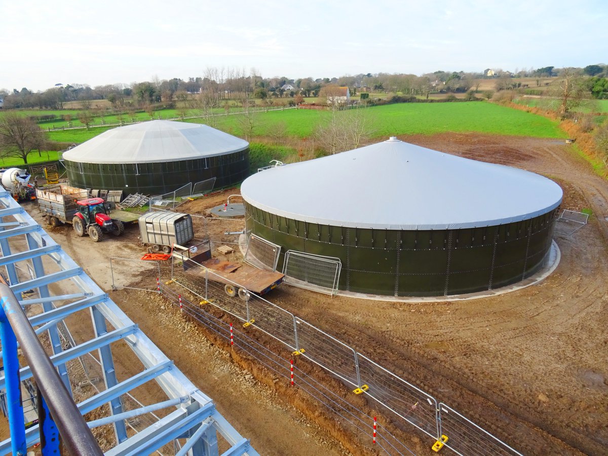 ROK_Group's tweet photo. Latest Update: Trinity Manor Cow Shed.

Erection of the main structure was complete before Christmas.
Internal concrete slab are ongoing.
Completion planned for the end of March 2019 to accommodation 360 Jersey Cows! 👷‍♂️👏 #rok #build #update #jerseychannelislands #GOALS https://t.co/H1u7QNNzIu
