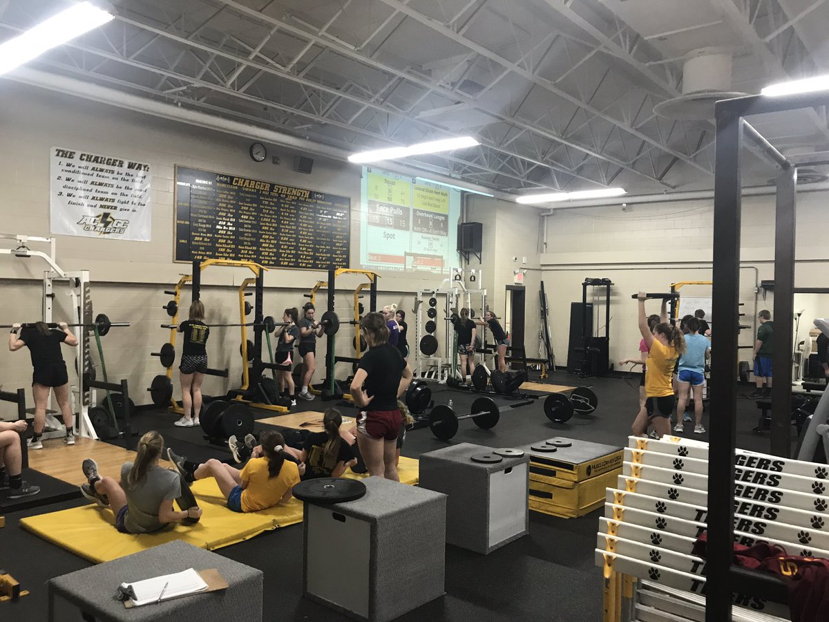 CoachMatthewson's tweet photo. A.M. group had a great workout this morning. 60+ starting the week off right. Apologies to the kids who were not able to finish their workouts because of the lack of equipment. We will do our best to adapt. #ChargerStrength #CultureWins https://t.co/UOsjtaC9Lc