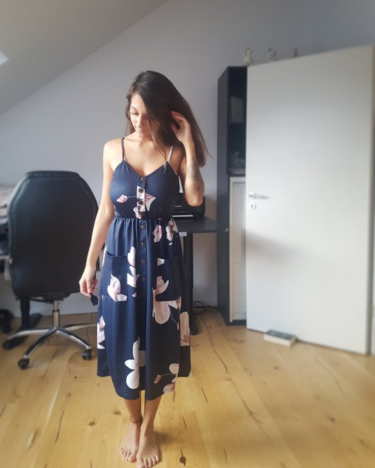 Bin am #Wochenende mal meinen Kleiderschrank durch gegangen und habe noch ganz viele, sch&ouml;ne Kleider<a href="/tag/wochenende"class="tags">#Wochenende</a><a href="/tag/top"class="tags"><span>#top</span></a><a href="/tag/shorts"class="tags"><span>#shorts</span></a><a href="/tag/rock"class="tags"><span>#rock</span></a><a href="/tag/sommer"class="tags"><span>#sommer</span></a><a href="/tag/wetter"class="tags"><span>#wetter</span></a><a href="/tag/kleid"class="tags"><span>#kleid</span></a><a href="/tag/m%C3%A4"class="tags"><span>#m&auml;</span></a>