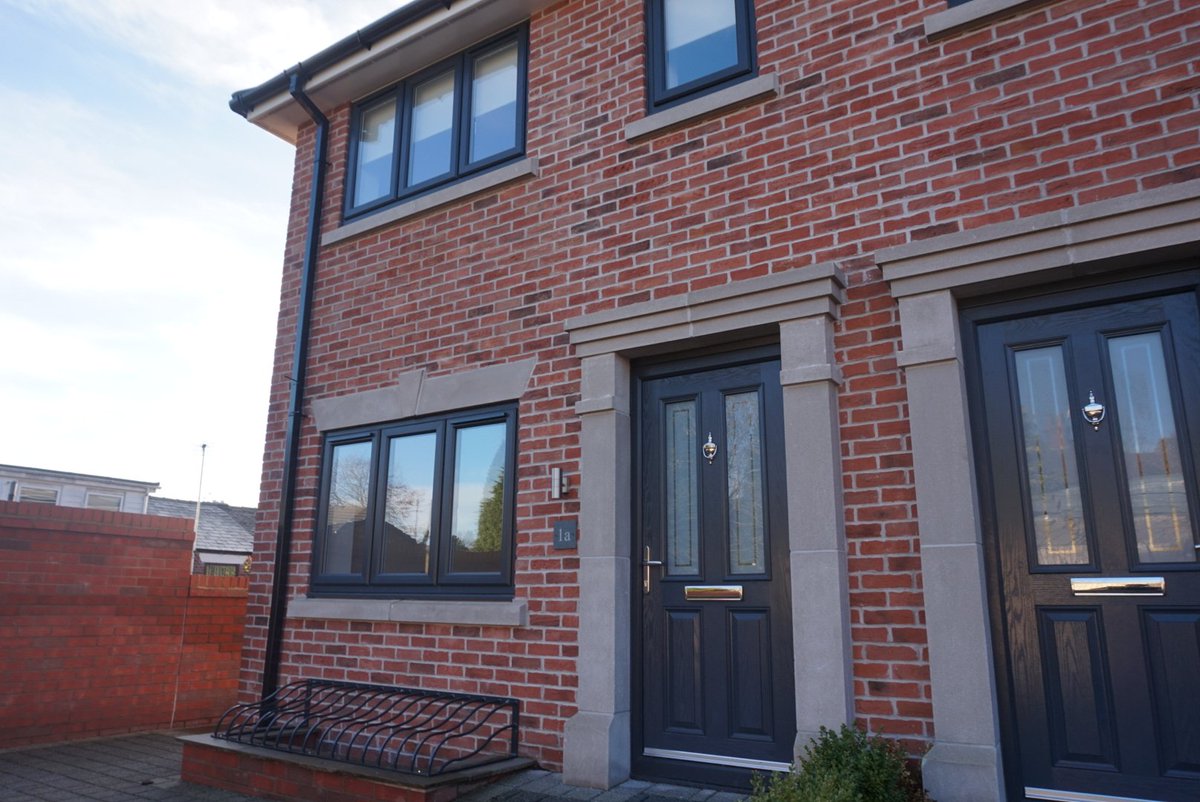 Monolith_Build's tweet photo. Sherratt Close, Congleton - An excellent example of a new build property completed with cutting edge technologies such as #ICF, #BrickPlus & #StonePlus whilst maintaining the appearance of a traditional build!
Read more at - https://t.co/qUQOXVORAl
#development #buildings https://t.co/8xzubBnxrP