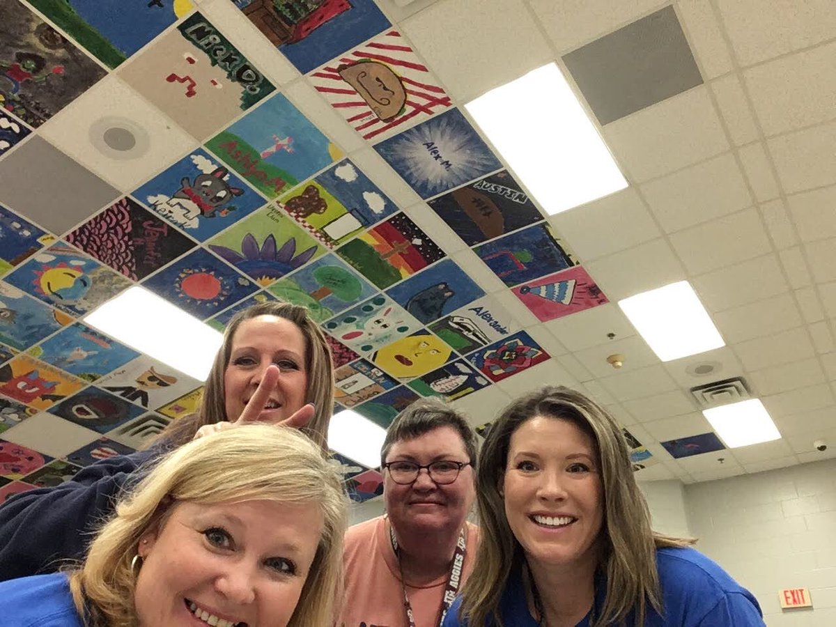 MikeLuvsSpyyder's tweet photo. Selfie Tower-5th grade #MISDProud  #MtPeak_Elem https://t.co/XHLsbxlP3p