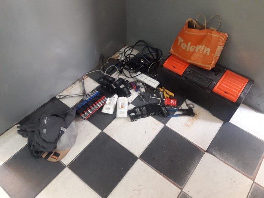 Un ladrón detenido y otro prófugo tras robar en una vivienda de La Cañada perspectivasur.com/3/nota.php?not…