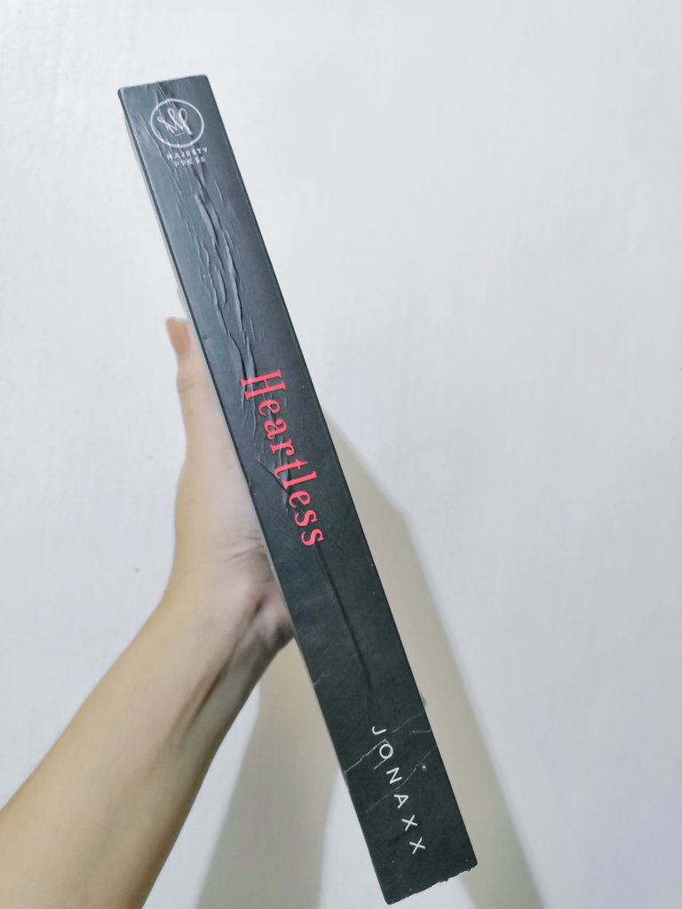 fandomlybookish's tweet photo. I'll also draw a winner for my extra copy of Heartless from the #FandomlyBookishGA entries! β€οΈ https://t.co/1gZ5fC0m3y