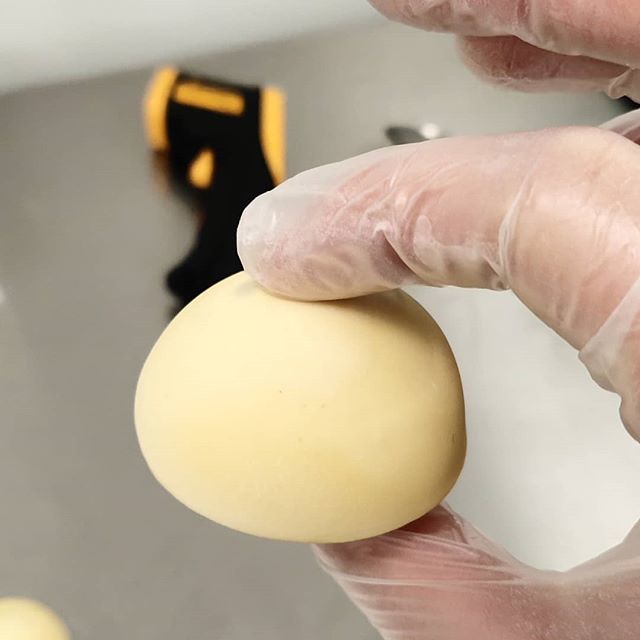 DimSumCantine's tweet photo. Mochi Glacé Café expresso 100% Arabica 🇫🇷
#mochi #mochiglace #icecreammochi #icecream #coffee #mof #french https://t.co/uurl9LcAsi https://t.co/dRrmYVc8P7