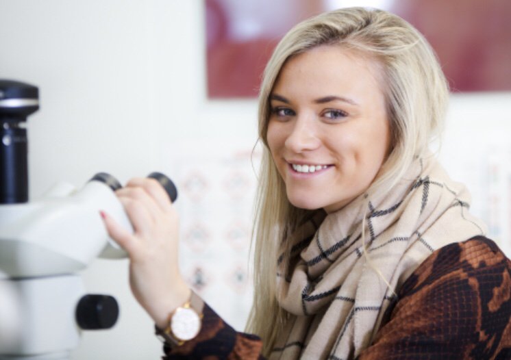CookMedLimerick's tweet photo. Meet Jennifer, one of our volunteers @BTYSTE, an R&D Engineer at #CookMedLimerick. Jennifer was always fascinated by technology and engineering. She studied biology, chemistry, business and Spanish in school and went on to do Biomedical Engineering @UL. #stem #itstartshere https://t.co/dkhpqjU6Wr