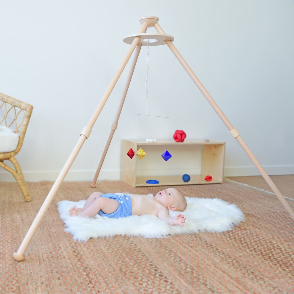 MontiKids's tweet image. ⚖️ Mobiles highlight the mathematical relationships between shapes, preparing babies for a deep understanding of mathematics and giving them the tools to succeed when they begin their formal education. #Montessori #SmartBaby