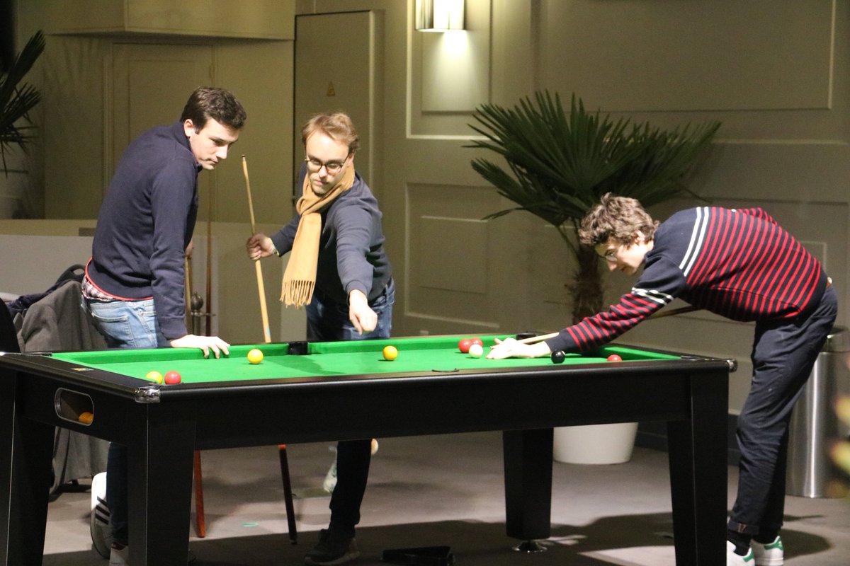 Nos billard sont à votre disposition librement tous les jours de 14h à 22h !
L'entrée est au niveau de la salle VIP, au 86 rue Clichy 75009 Paris !