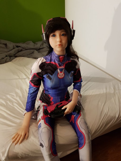1 pic. https://t.co/gFyS3uUwOQ from #overwatch cosplay for my doll, the colour on her lips is fading