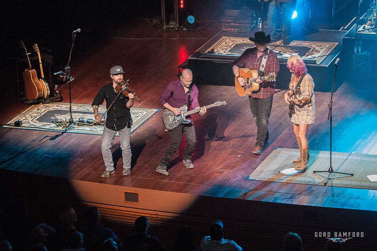 gordbamford's tweet photo. I couldn't make touring happen without my awesome band. #HTDB Photo Credit: @TourBusEnt #spotlight https://t.co/WLCS0bx7SY