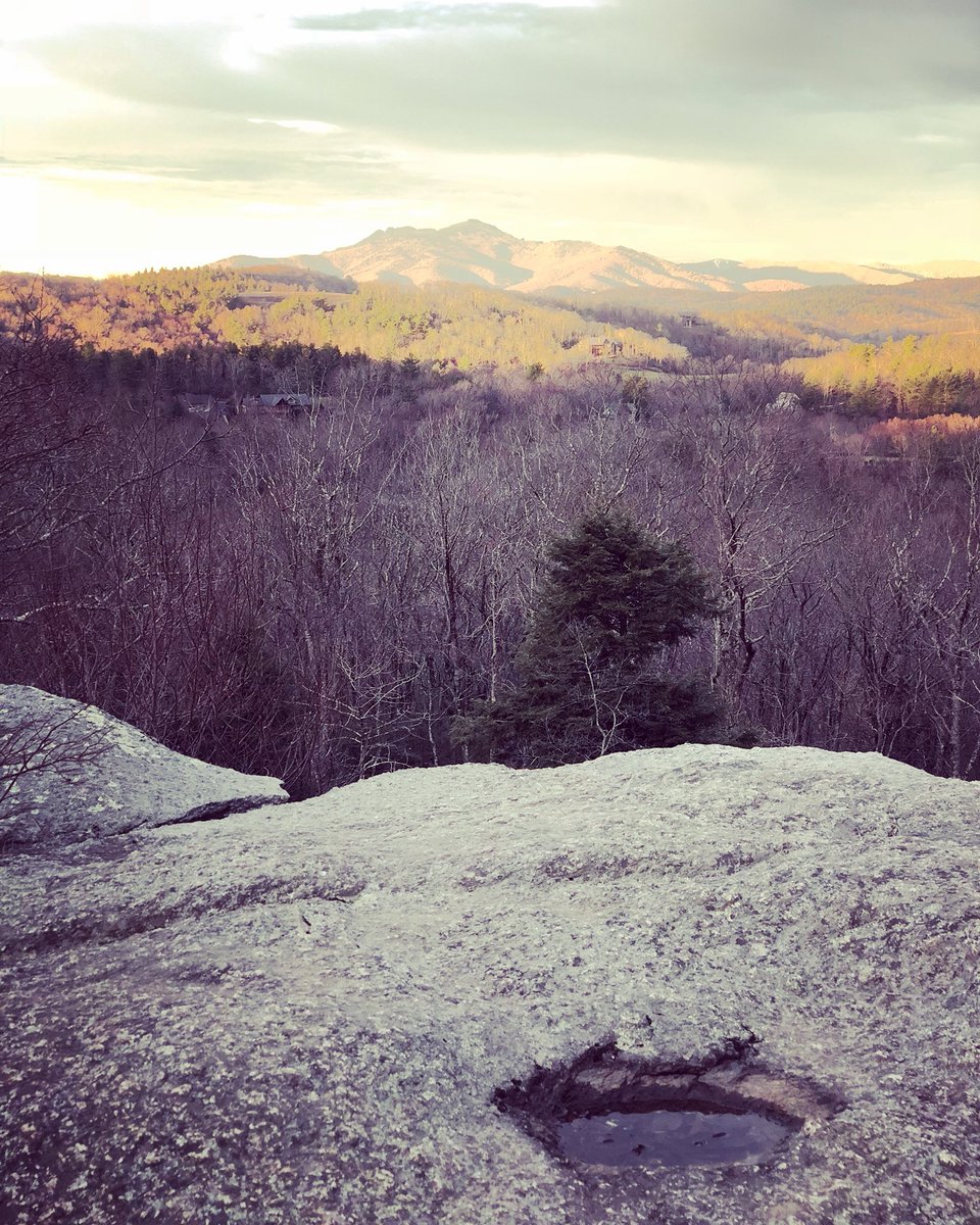HighCountryLive's tweet image. The sun shining on Grandfather Mountain from the Parkway this morning was nothing short of stunning...