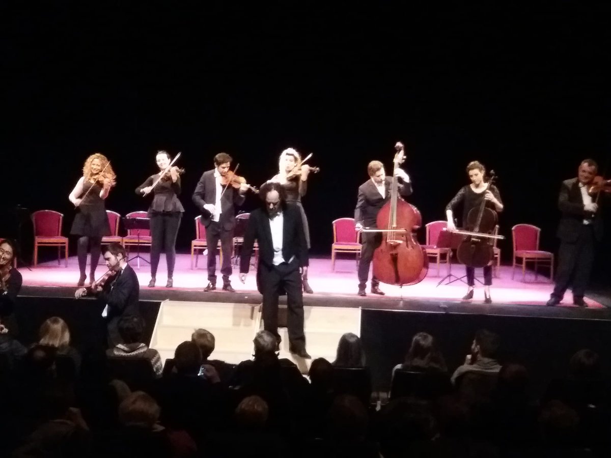 EspaiTer's tweet photo. Compartim imatges del #ConcertdeReis amb l'Orquestra de Cambra de l'Empordà i l'espectacle "Tempo d'Humore" a l'@EspaiTer. https://t.co/qtL8vfIden