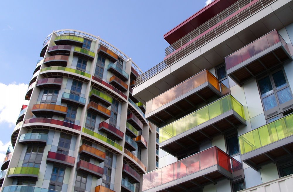 Homesbykylelee's tweet photo. If only more buildings in the city were brightly styled. It would certainly make for a different skyline! https://t.co/XH8xMUS1qH