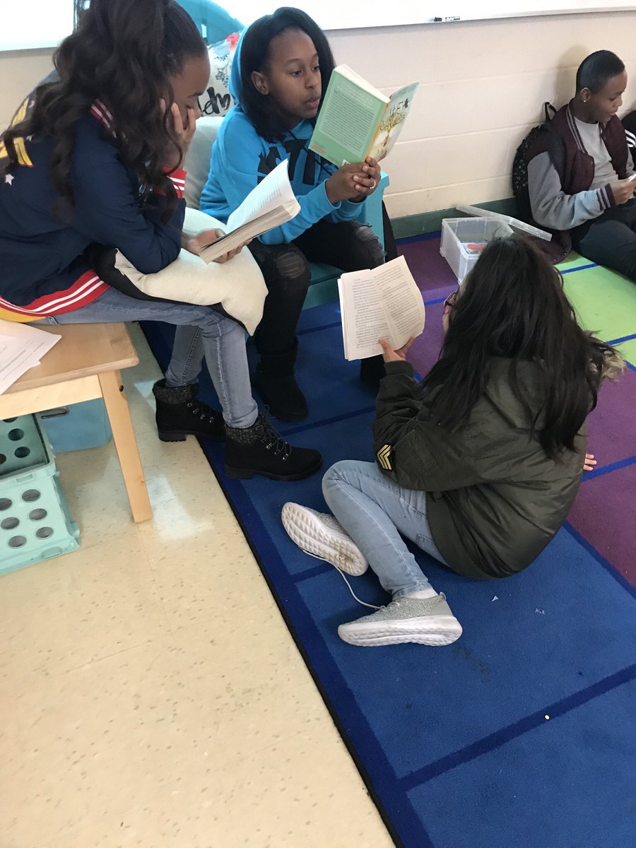 MrsRoberts_HLIS's tweet photo. I am so excited that book clubs are beginning today! We are growing as readers in room 228! 📖 📖#raisethebar @TweetDCS_HLIS https://t.co/THpWRi9A0N