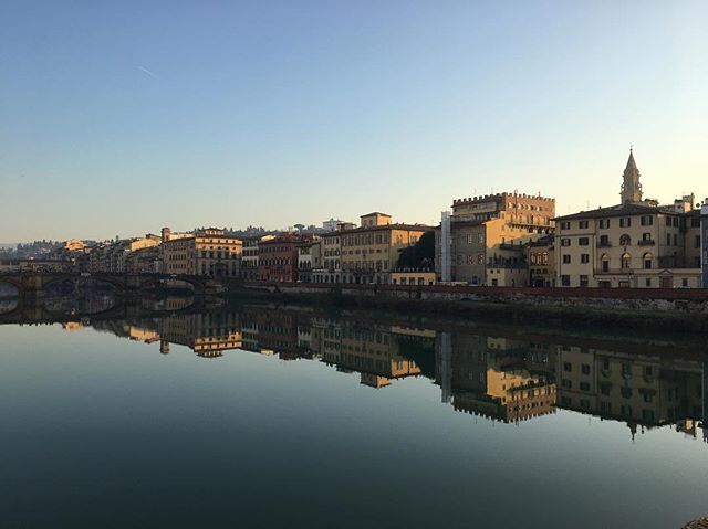 it_s_florence's tweet photo. #florence #rivegauche #oltrarno #firenze #riverarno #winterinflorence #itsflorence #reflectionsonthewater https://t.co/hgVwwATHT9