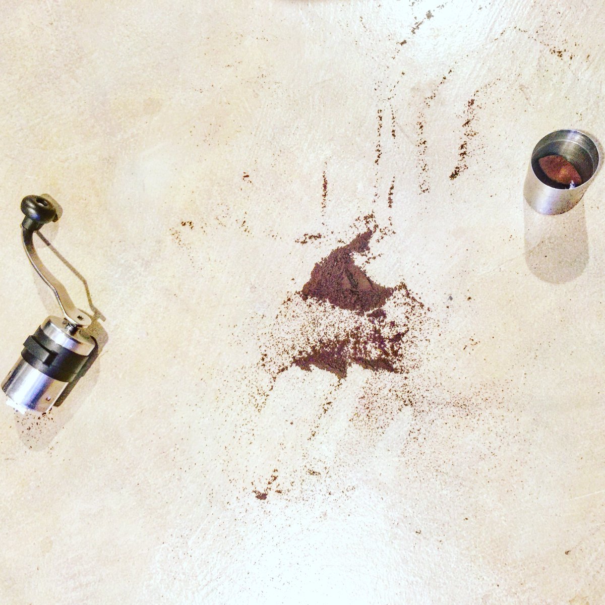 Lex_Albrecht's tweet image. Dropped the grinder. #coffeeproblems #CAFN8me
