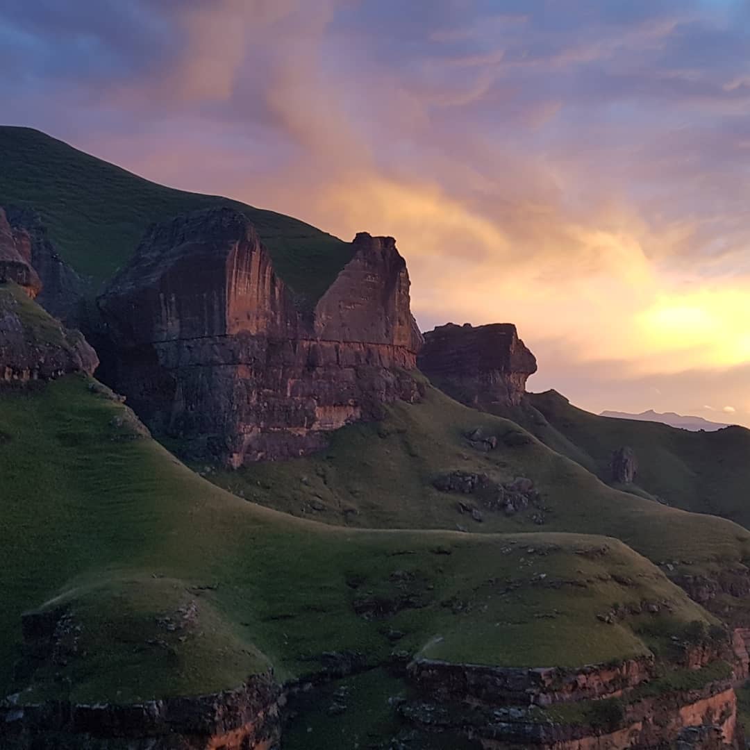 Drakensberg Hikes On Twitter Views From Whyte S Cave In Garden