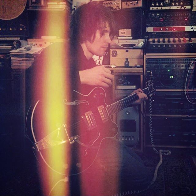 corwood's tweet photo. Back at it again, creating warm fuzziness and other disasters 🕹🔮🖖🏻✨
.
📸 by @chickimcfly 💫
🎛 by yours truly ☄
.
#music #recording #studio #sivawithadot #siva #sivaberlin #studiolife #pressrec #berlinmusic #berlin #homestudio #studiorat #gear #crea… https://t.co/cyPqvPMrV2 https://t.co/p2Ueg4htJ1