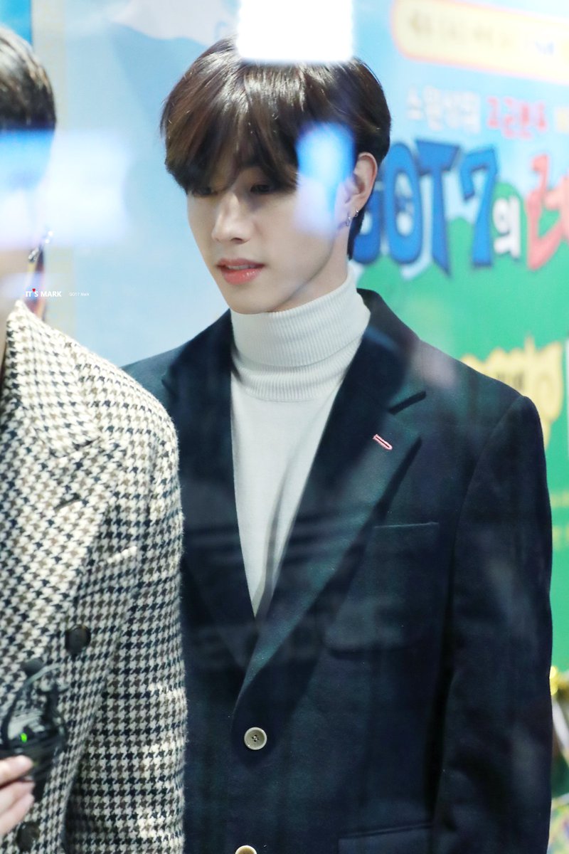 itsmark0904's tweet photo. [HQ] 190107 레알타이 제발회 이벤트존 #갓세븐 #마크 #GOT7 #Mark #GOT7의레알타이 
내 아이돌의 흔한 고급진 분위기 👑💎❤ https://t.co/qRNN46ohl7