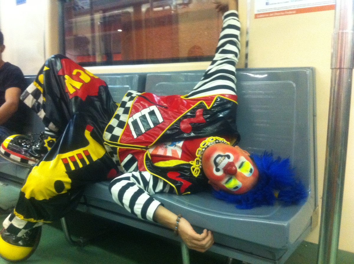 Oiga Idolo, le comparto mi #TranquiloPose Éxito!!! #MexiClown
🥪🤡🥪🤣
@Zelina_VegaWWE @AndradeCienWWE