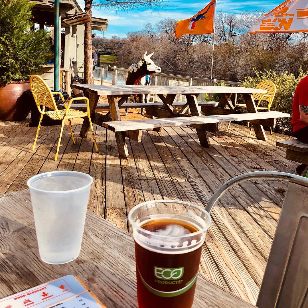 WoodshedSmokin's tweet photo. Lunch with a view down by the river--stop by at 11AM for a sip and a snack @WoodshedSmokin! #bbq #eatdrinkandlivewell #patioweather #fortworth #texasfood #offthetrail #cheftimlove #whats4lunch https://t.co/kDtoqfau5r