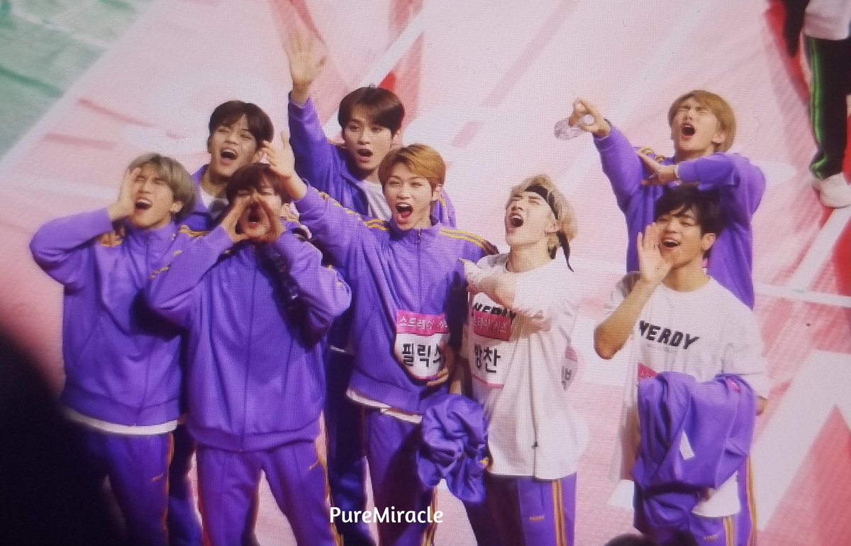 PureMiracle922's tweet photo. 프리뷰🍀190107 #스트레이키즈 #StrayKids 
스트레이키즈과 스티이 함께하면 뭐든지 다 할수있어요 은메달 축하해요🎉🎉🎉 https://t.co/a7l6mW7IJv