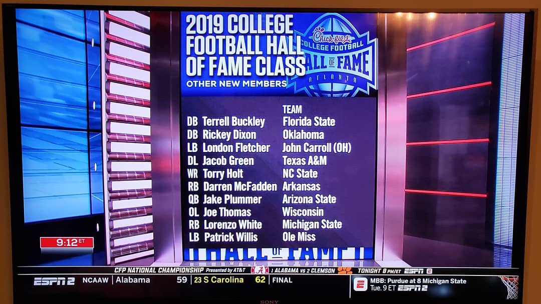 CarrollCrazies's tweet photo. Congratulations to @LFletcher59 on being inducted into the 2019 College Football Hall of Fame!! You have inspired us with what you did at @JohnCarrollU and now as a @JCUAlumni ⚡️⚡️⚡️#BlueStreakNation https://t.co/QCiuRnn9ns