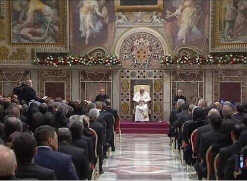 MasterEventsM's tweet image. Comencem l’any amb les imatges que ens envia Monsenyor Karcher, cap de Protocol de la Secretaria d’Estat del Vaticà i ponent del màster, d la trobada d’avui del @Pontifex amb els representants del Cos Diplomàtic acreditats davant la Santa Seu #ProtocolOficial #ProtocolDiplomàtic