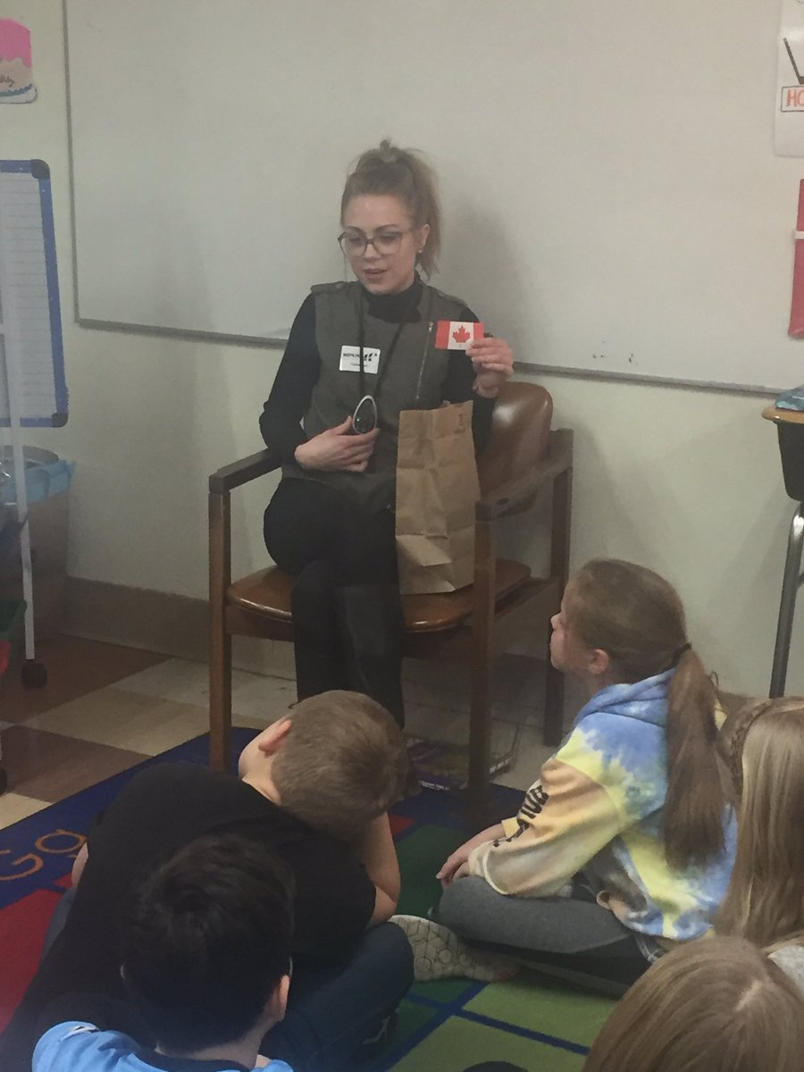 StephanieBellMB's tweet photo. Getting to know our student teacher through Brown Bag Sharing.  So glad to have her with us!@MeadowbrookGV https://t.co/JKoNeVbA6V