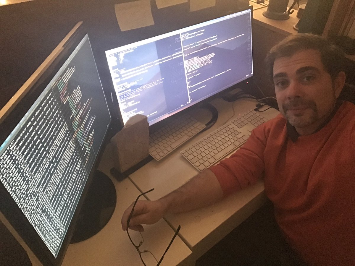 XLSalvador's tweet image. Me working on my Bible Historiale... and my digital literacies desktop ! #xml #codingtweet #medievaltwitter #bible