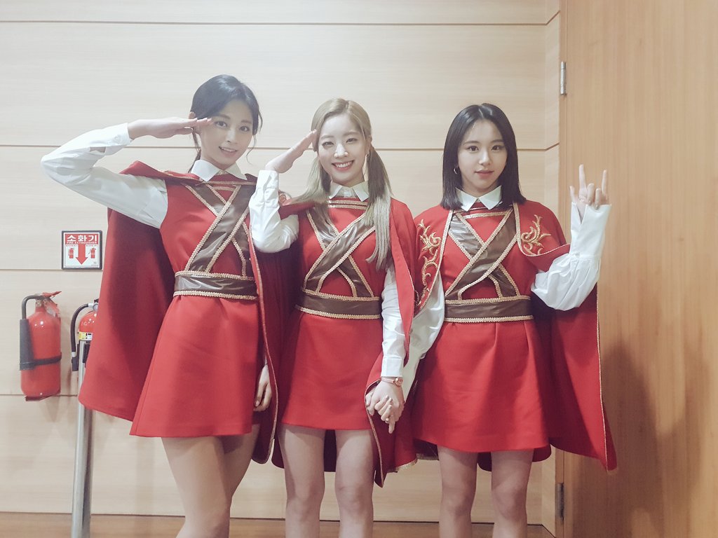 JYPETWICE's tweet image. 급식단 포에버
SCHOOL MEAL FAMILY FOREVER

#급식단